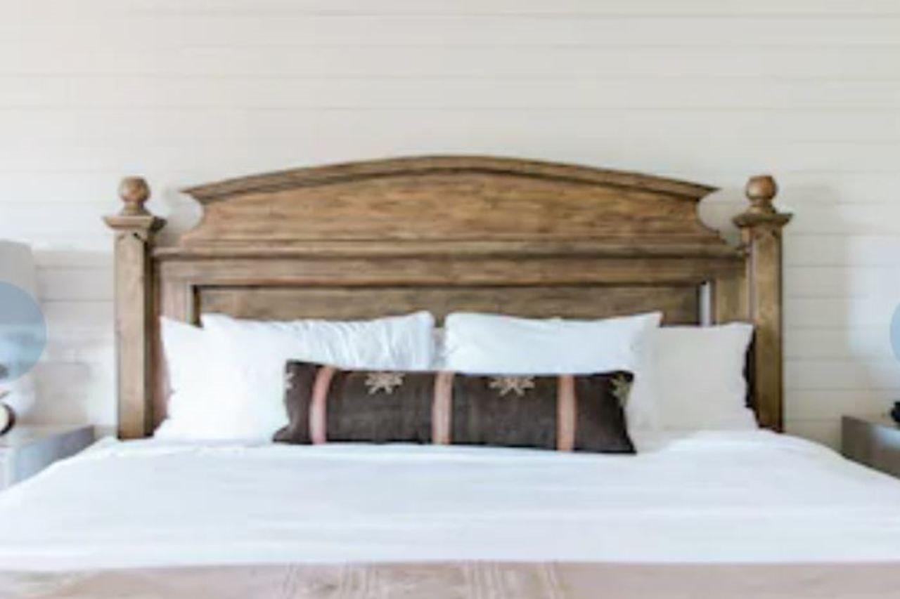 Hillside Boutique Hotel Castroville Buitenkant foto