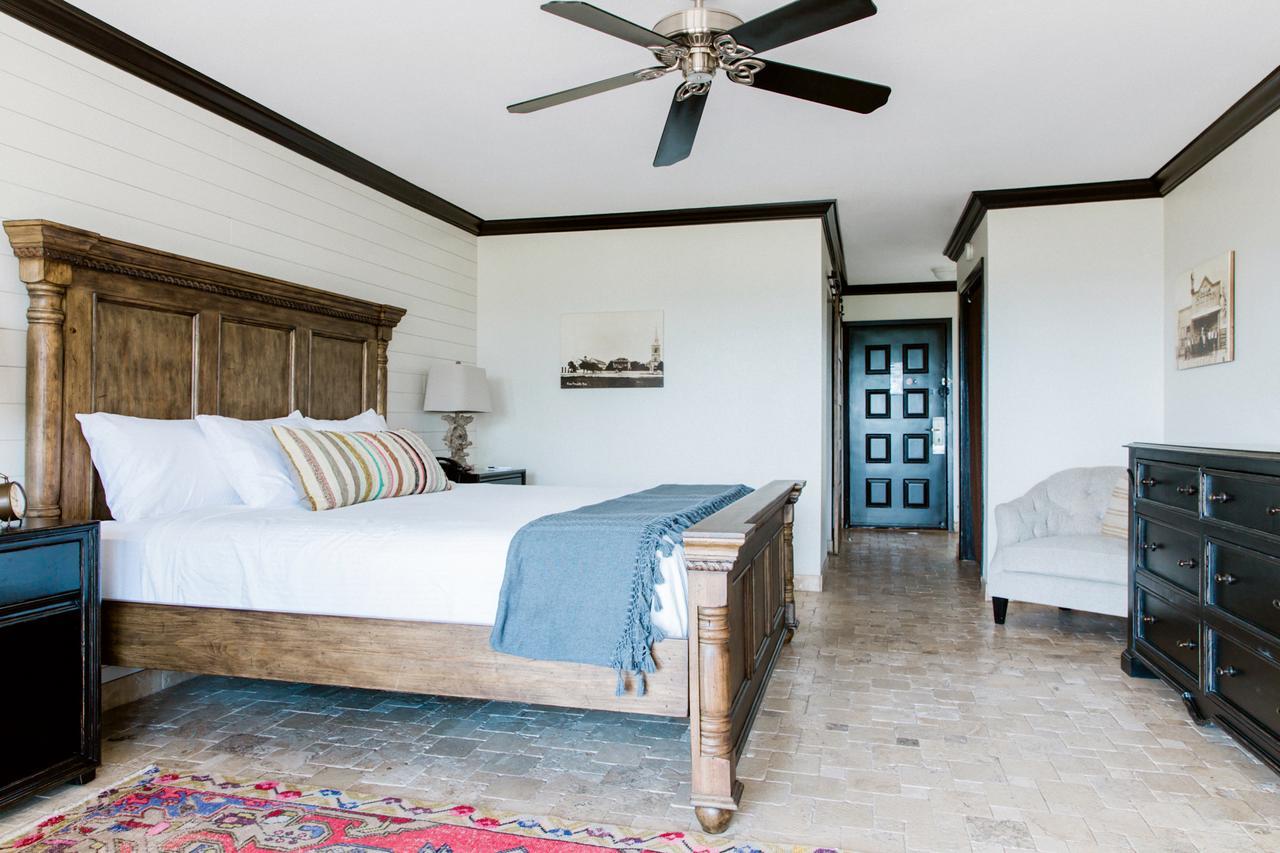 Hillside Boutique Hotel Castroville Buitenkant foto