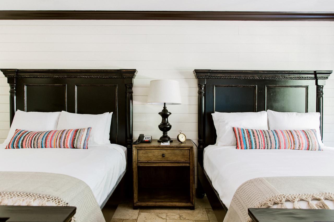 Hillside Boutique Hotel Castroville Buitenkant foto