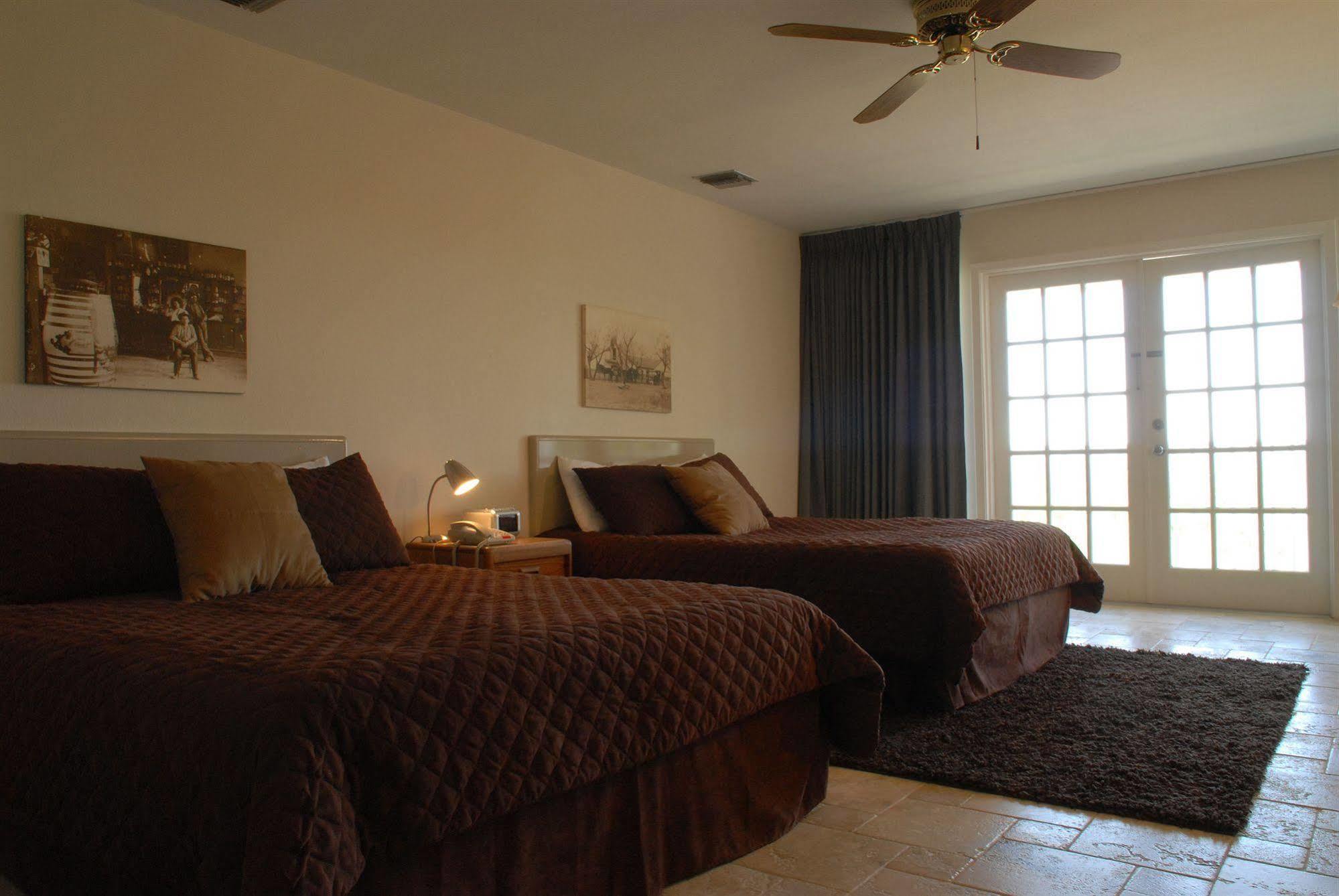 Hillside Boutique Hotel Castroville Buitenkant foto