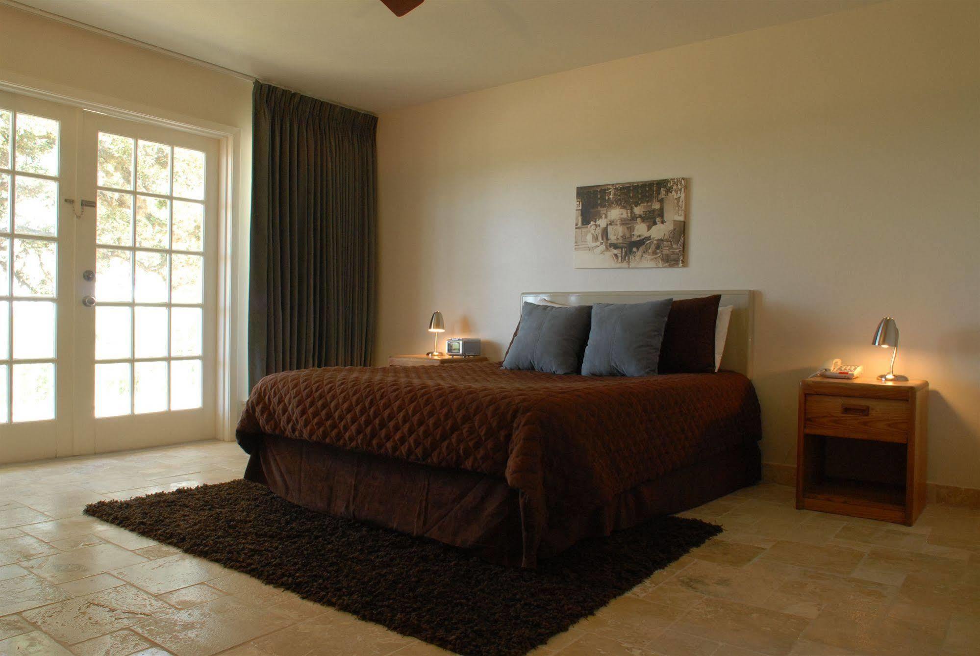 Hillside Boutique Hotel Castroville Buitenkant foto