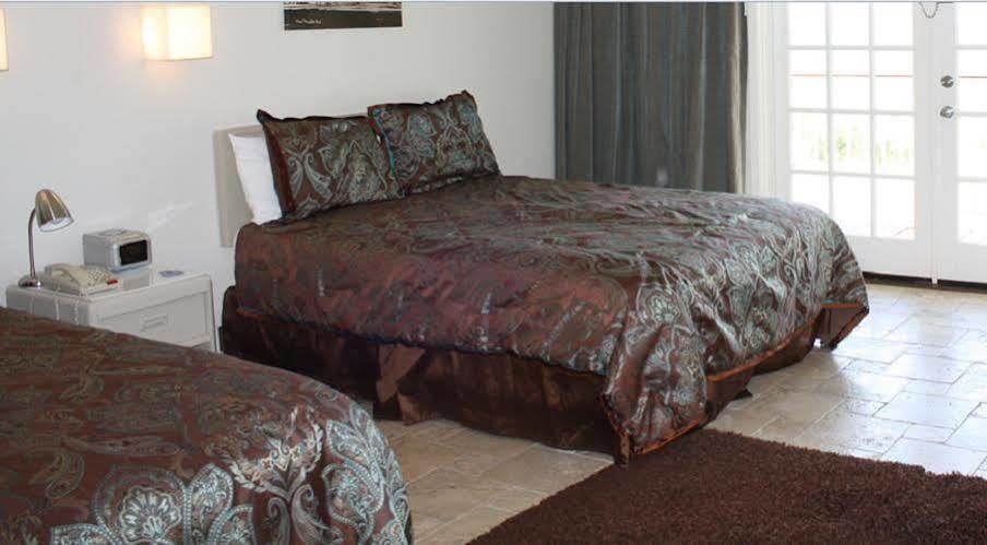 Hillside Boutique Hotel Castroville Buitenkant foto