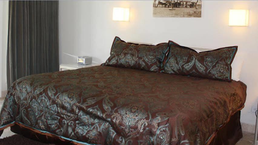 Hillside Boutique Hotel Castroville Buitenkant foto