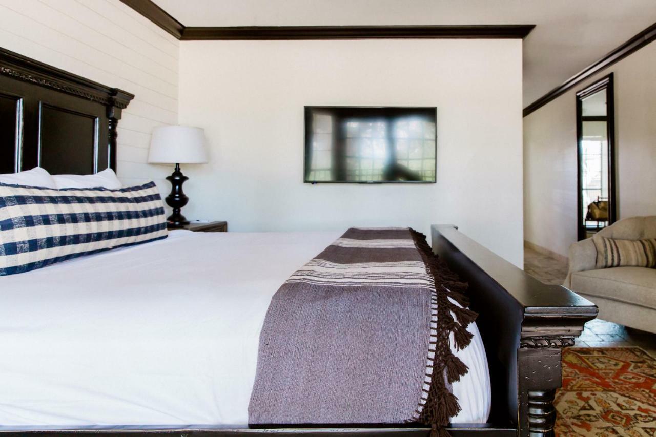 Hillside Boutique Hotel Castroville Buitenkant foto