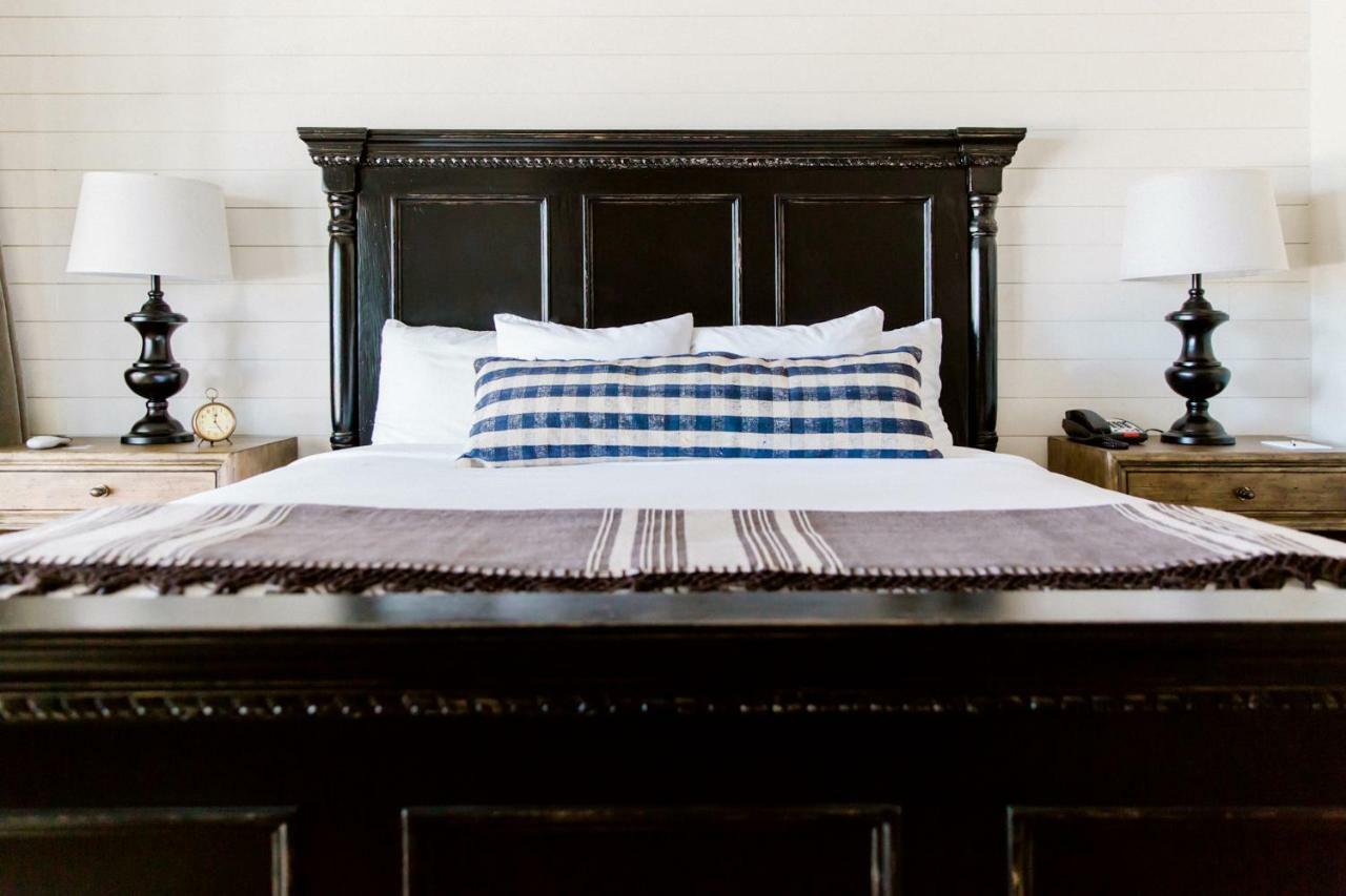 Hillside Boutique Hotel Castroville Buitenkant foto